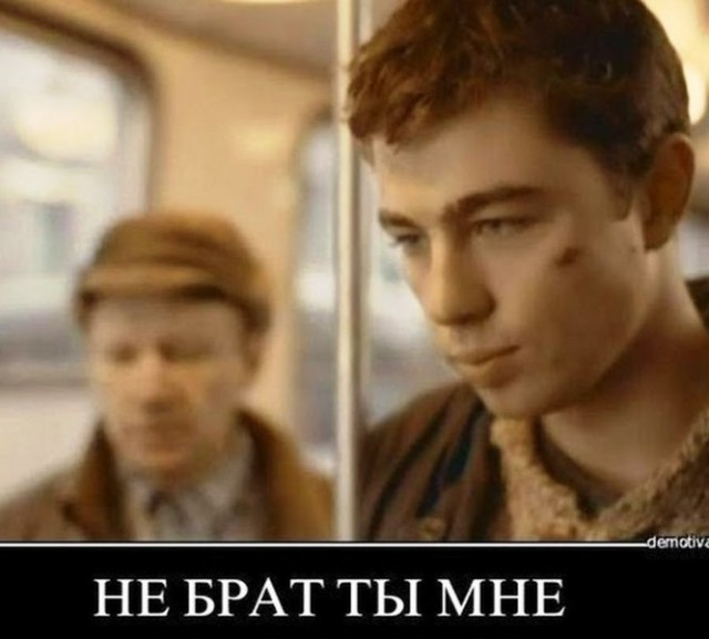 Молодой человек напал на девушку в метро на станции Площади Революции за отказ проводить её до дома.