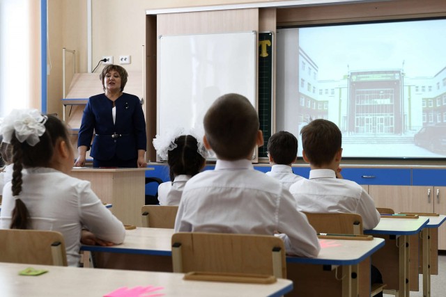 Не больше трех: Минпросвещения рекомендовало ограничить приём детей мигрантов