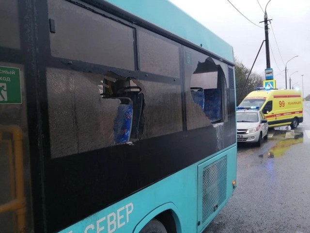 В Архангельске мужчина взял в заложники женщину