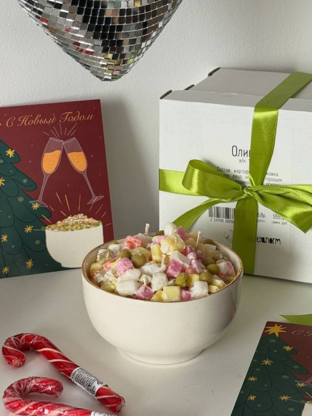 Свечи в виде салата оливье начали делать в России