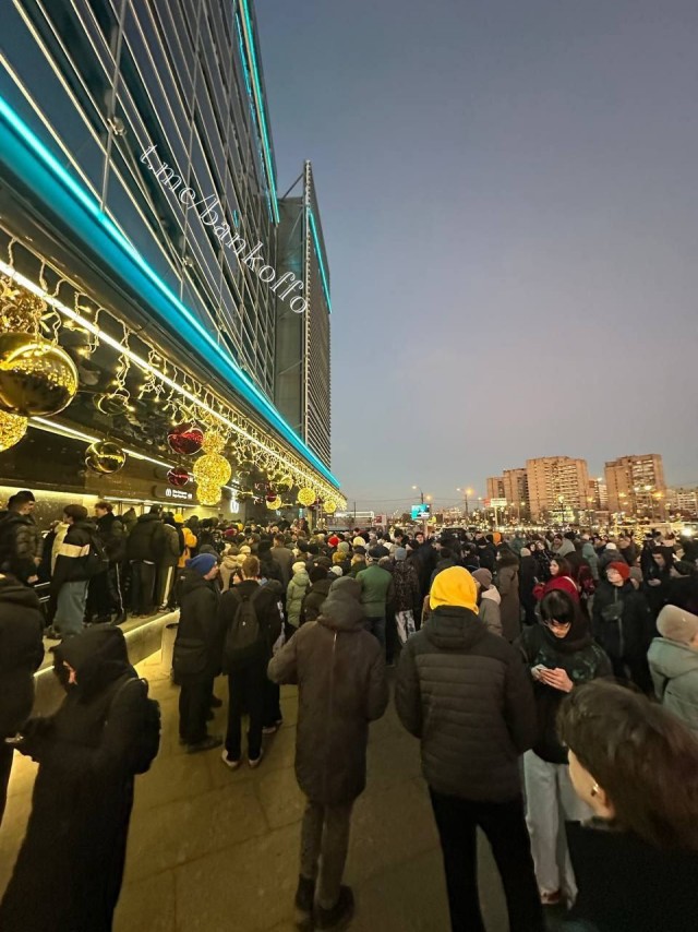 В Питере экскаватор на «Юго-Западной» сломался, проработав всего 30 минут
