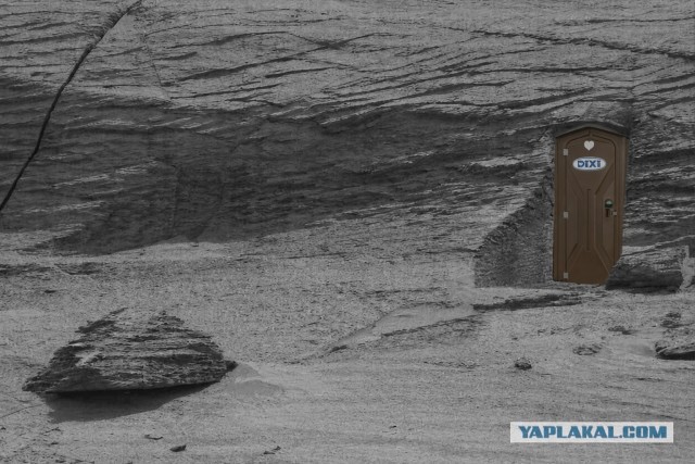 Марсоход Curiosity заснял на Марсе объект с дверным проёмом