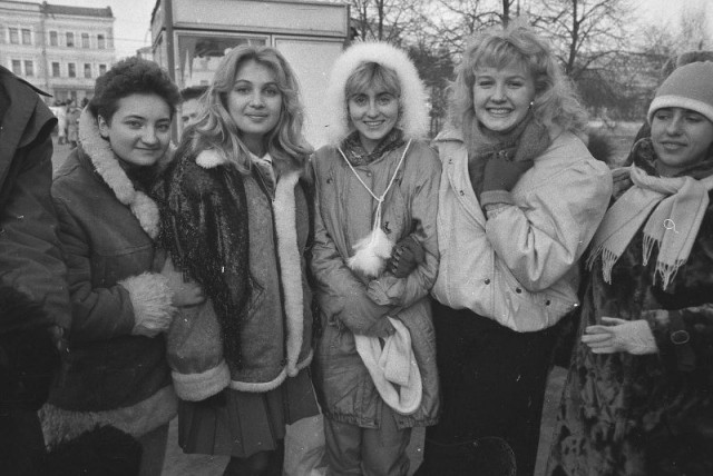 Девчата из 90-х и 00-х