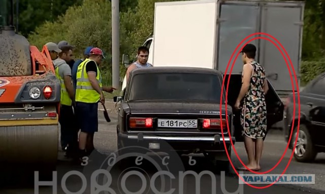 Омский автомобилист подрался с дорожными рабочими