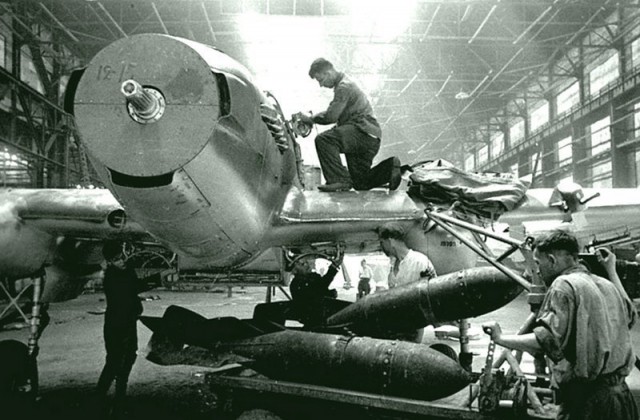 ИЛ-2 - бронированный самолет штурмовой авиации Великой Отечественной войны