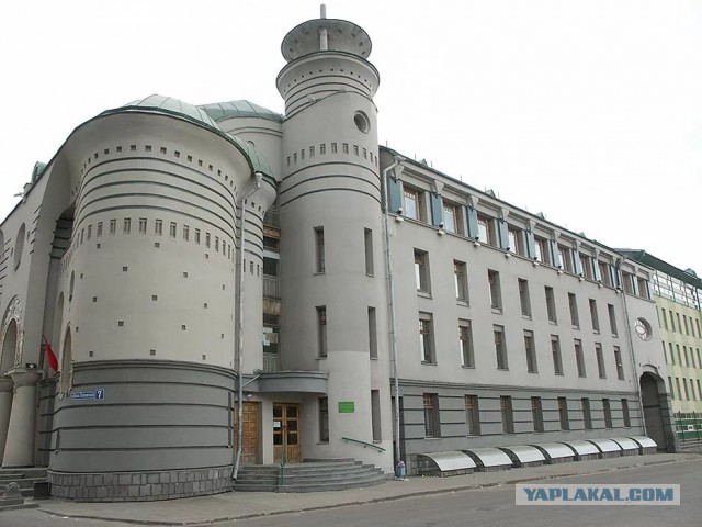 Неоправданно роскошные дворцы Пенсионного фонда в разных городах