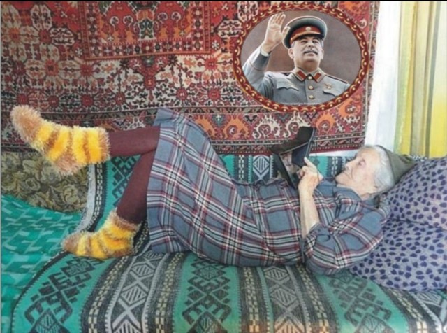 Какая разница, что на фоне ковров? Зато они естественные!