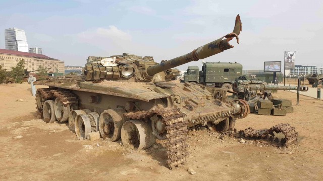 Выставка трофейной военной техники в Баку