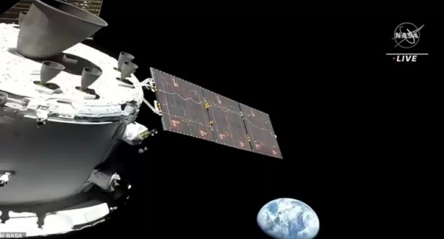 Корабль NASA Orion сделал первый снимок Земли во время полета к Луне на скорости более 8000 км/ч