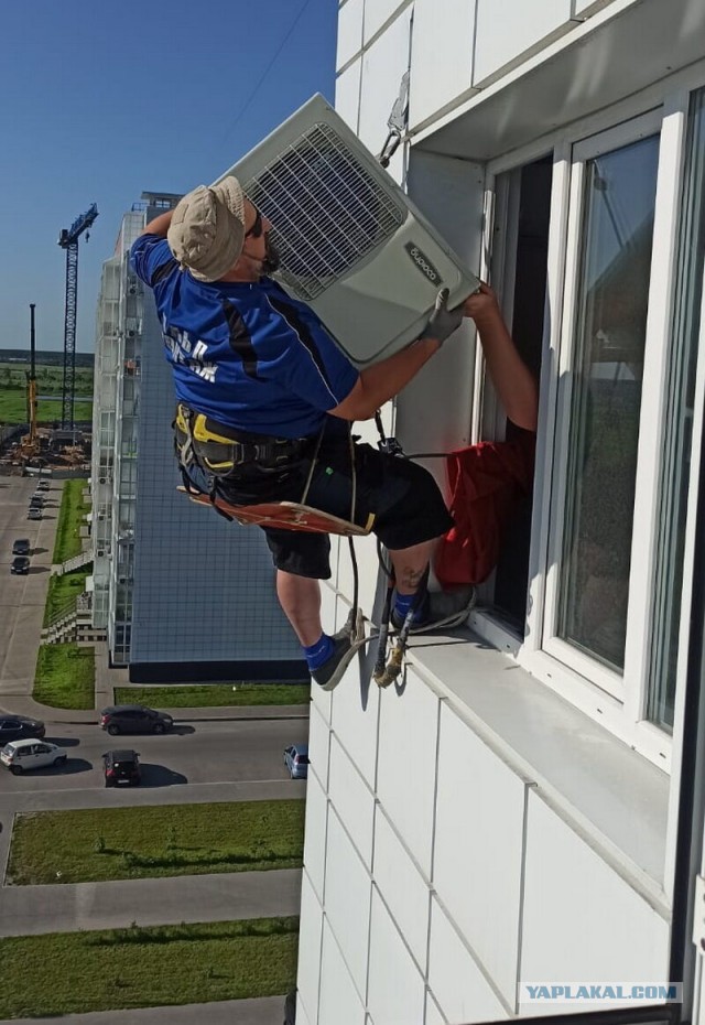 Машинист покидает рабочее место.