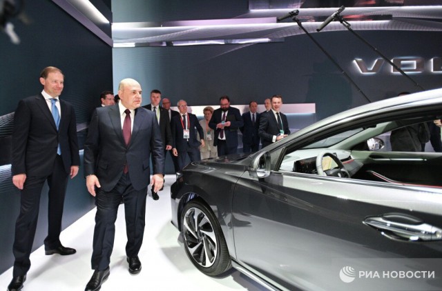 В России впервые представили новые автомобили Volga