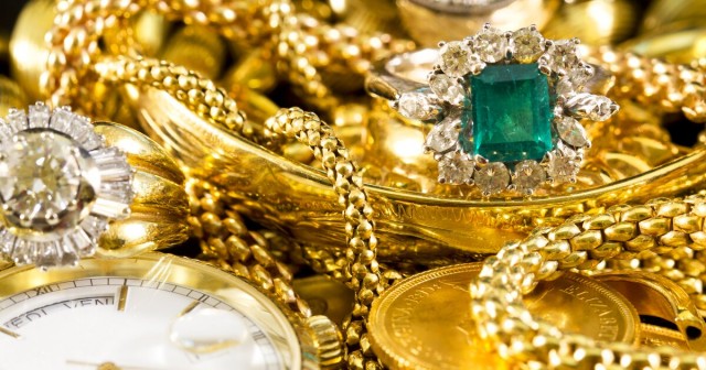 Петербургскую уборщицу обокрали на 7 миллионов рублей