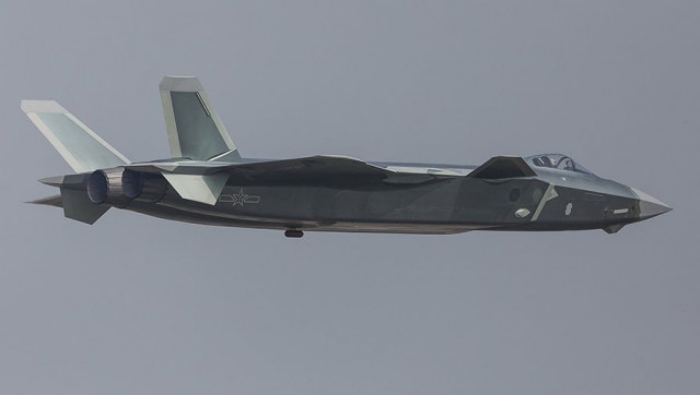 Китайский истребитель пятого поколения J-20 поднялся в небо