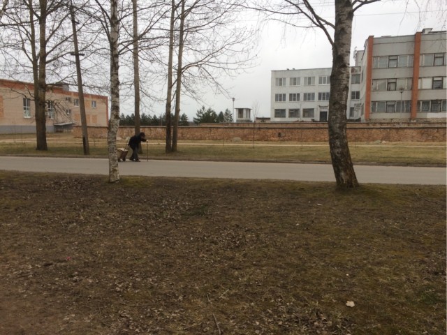 Давайте фото у кого какой вид из окна на оживленные улицы городов в настоящий момент