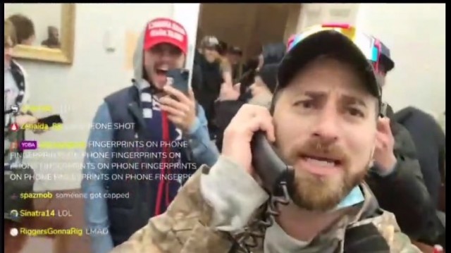 Сторонники Трампа прорвались через оцепление у Капитолия