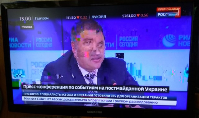 Смарт ТВ помехи-квадраты.