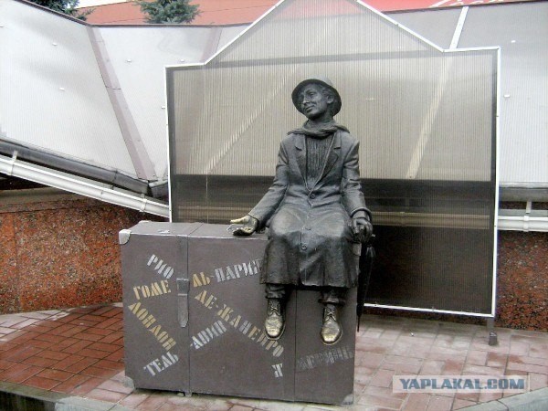 Забавная скульптура