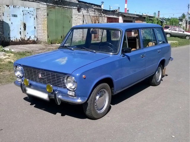 В Красноярске  запихнули троих детей в багажник из-за нехватки места в салоне..