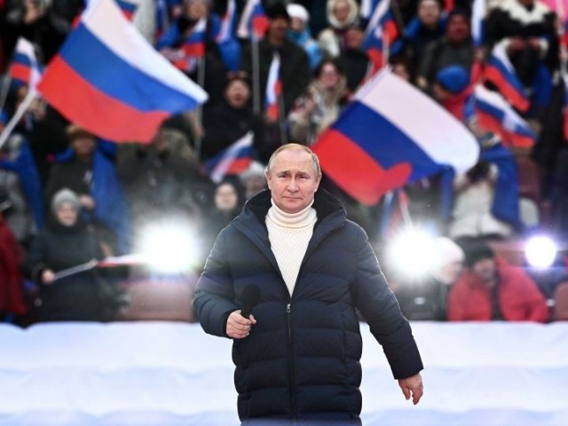 Олег Газманов рассказал, почему заклеил лого «Prada» во время выступления в Лужниках