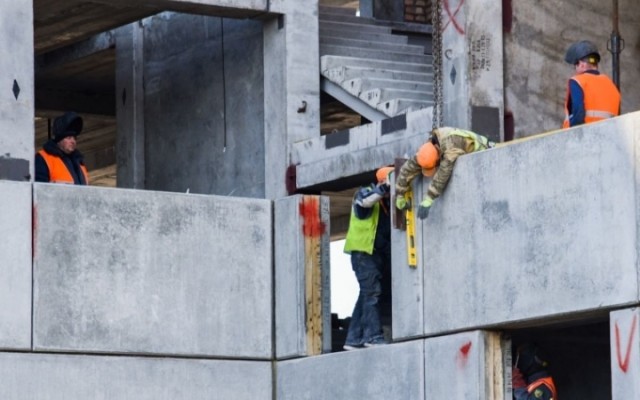 Застройщики срывают все сроки.