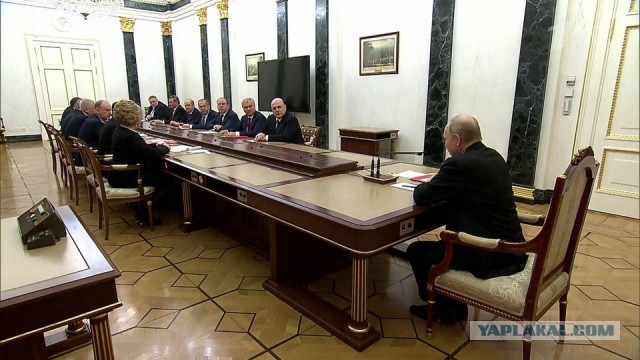 Стол им и не нужен: Так выглядела встреча Трампа с Зеленским перед церемонией прощания с папой Римским