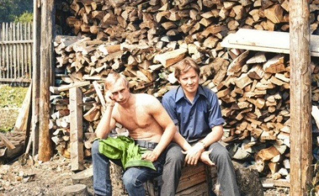 Небольшая фотоподборка известных личностей в детстве и юности