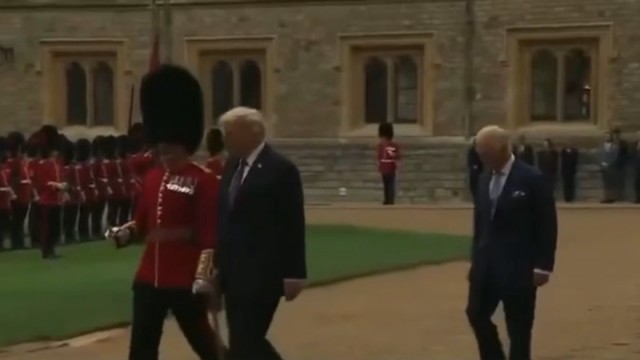 Дональд и Мелания Трамп вчера покинули Великобританию