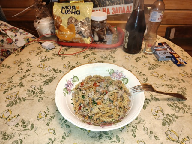 Как я обжариваю сковородки, чугунные. И дачный ужин.