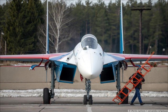 Тренировки "Русских витязей" на новых Су-35С в Кубинке