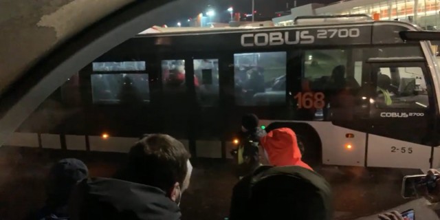 Стрим возвращения Навального из Берлина во Внуково
