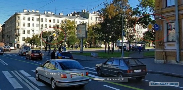 Блондинка на дороге