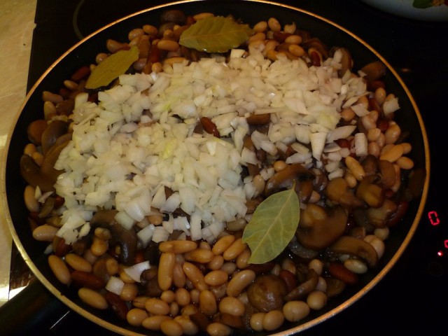 Фасоль – International, Или «Веселые нотки»