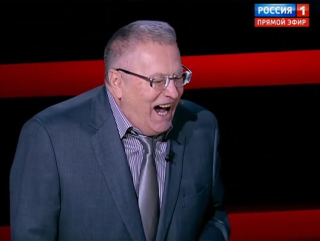 С электрички - прямо в сугроб по пояс