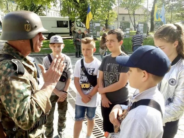 Минпросвещения РФ разработало методички для проведения занятий в школах на тему Украины и патриотизма.