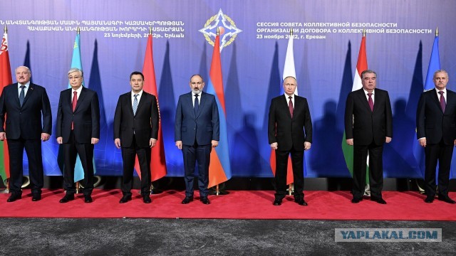 Bloomberg: отказ дружественных стран от работы с картой «Мир» удивил Банк России
