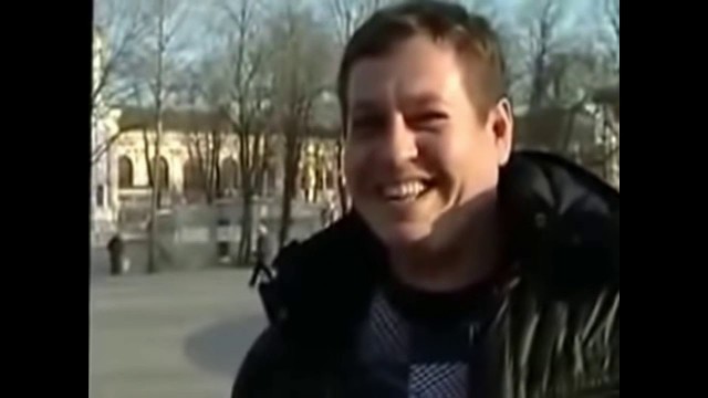 Как отучить кошку лазить по столу?