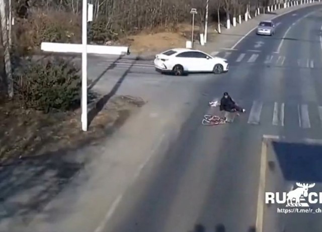 Гляньте, говорит, граждане, что он мне, собака, с велосипедом сделал!