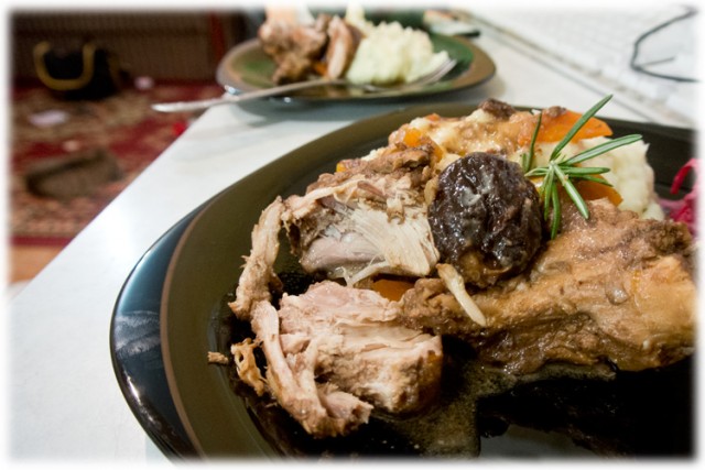 Кролик с черносливом