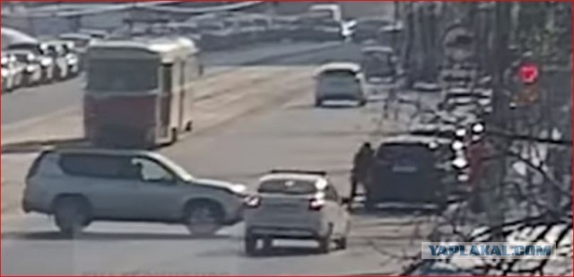 Видеорегистратор из кабины виновника массового ДТП