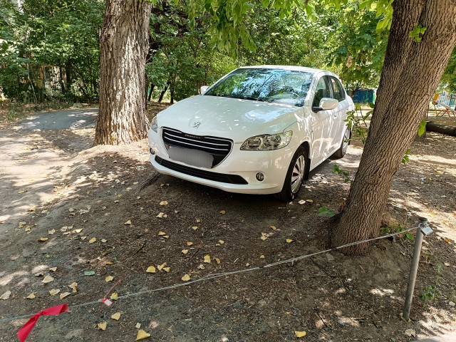 Бантики-замочки для ограждения парковки во дворе себе любимому