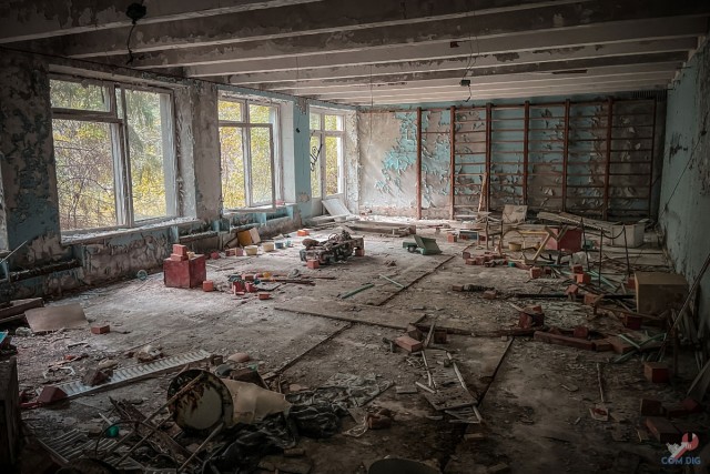 Детство, украденное мирным атомом. Заброшенный с 1986 года детский сад в Припяти