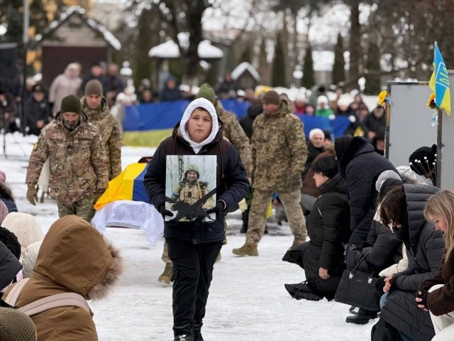 Украинский мальчик похоронил уже 8 отцов
