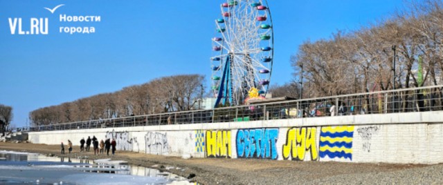 «Работает на Украину». В Екатеринбурге женщину задержали за куртку с Микки Маусом