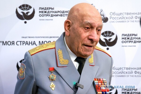 Бывший главком армии Армении отказался от паспорта республики