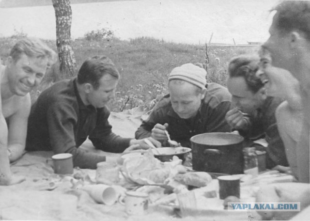 Заброшены подальше космические карты...