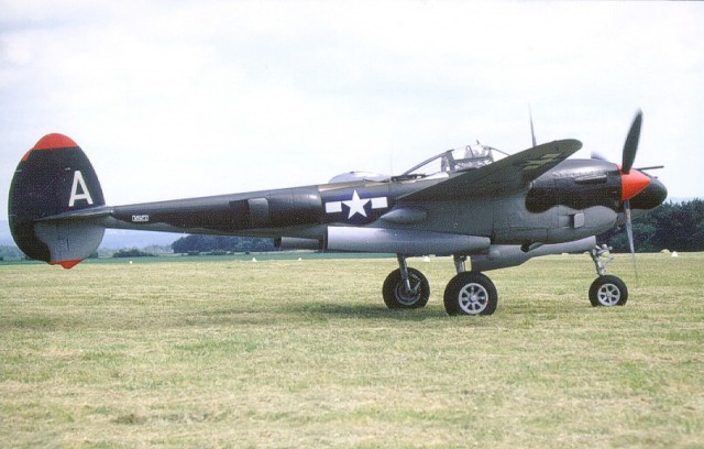 Многоцелевой истребитель P-38 «Lightning»