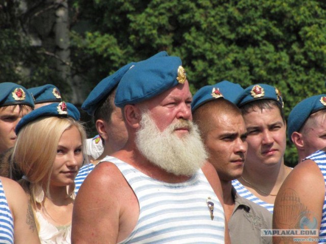 С Днем ВДВ, посоны!