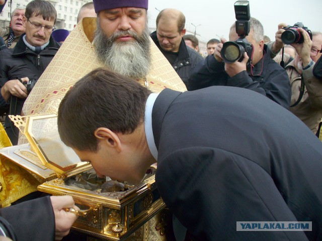 Кадила крутятся, автосы мутятся