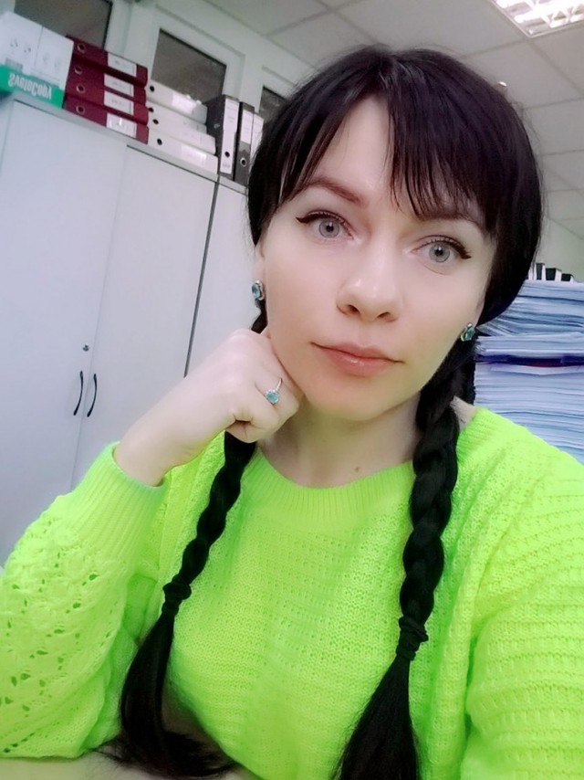Девушки одетые, симпатичные, но очень эротичные!