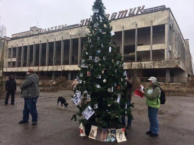 В Припяти впервые с 1985 года поставили новогоднюю елку.